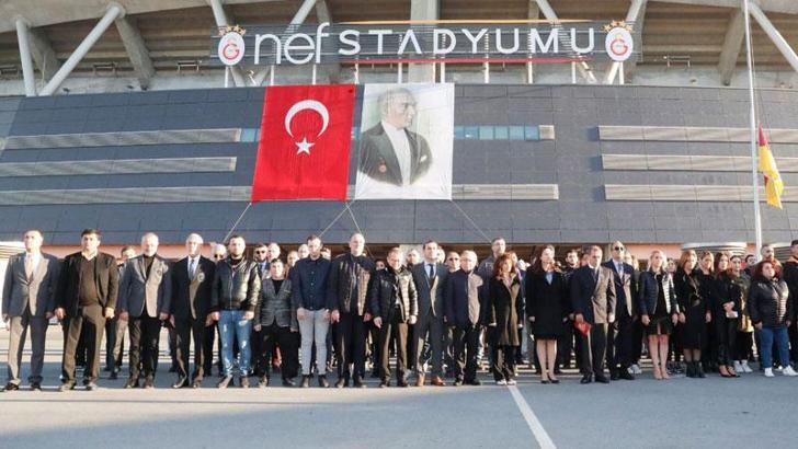 Galatasaray, Atatürk için anma töreni düzenledi