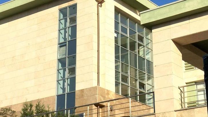 Beyoğlu'nda silahla ateş açtı, kurşunlar öğrenci yurduna isabet etti