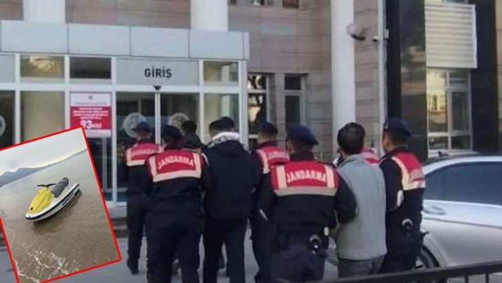 Jet ski ile Yunan adasına kaçma hazırlığındaki 2 göçmen ve 3 organizatör yakalandı