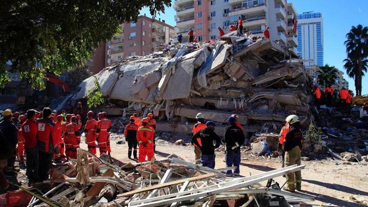 Depremde 36 kişinin öldüğü Rıza Bey Apartmanı inşaatında çalışan işçiler tespit edilecek