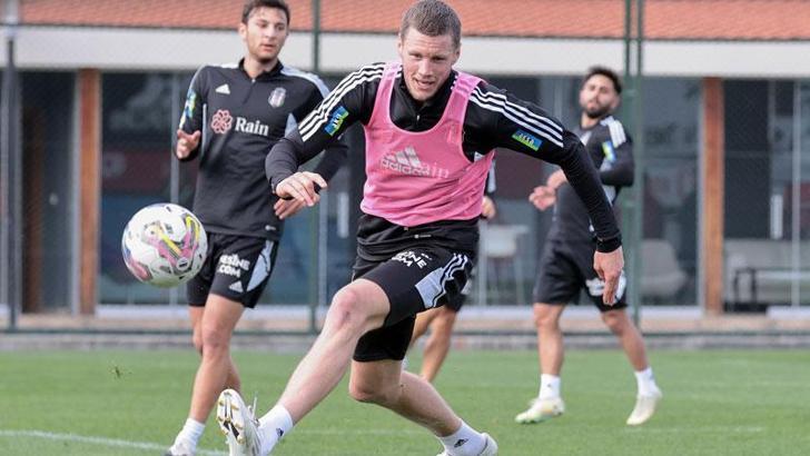 Beşiktaş yan top ve şut çalıştı