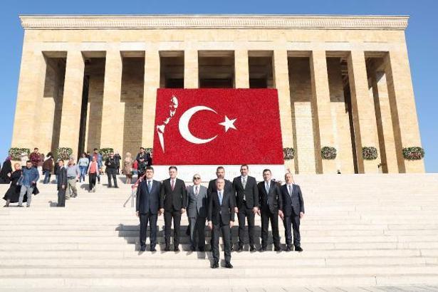 Trabzonspor yönetimi Anıtkabir’i ziyaret etti