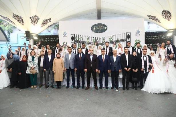 Bağcılar'da 15 çift, toplu düğünle dünya evine girdi