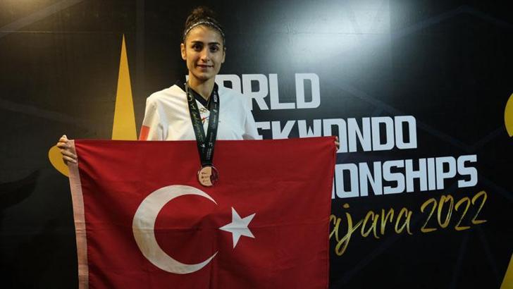 Tekvandoda Hatice Kübra İlgün dünya üçüncüsü