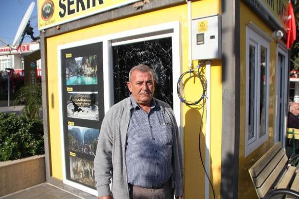 Serik'te taksi duraklarına saldırı