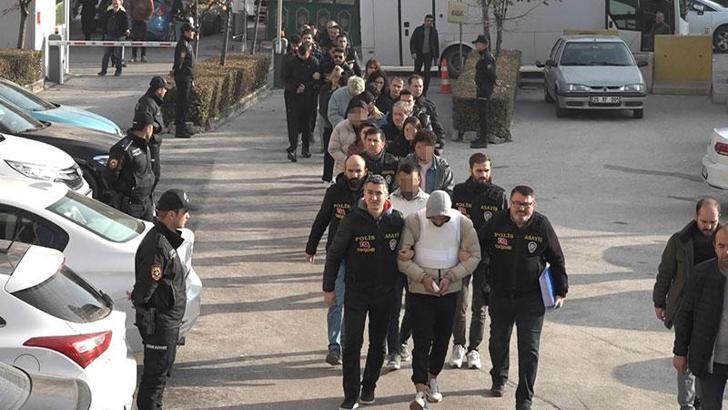 Eskişehir'de, 1 kişinin öldüğü silahlı kavgada 17 şüpheli adliyede
