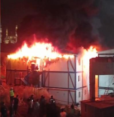 Ümraniye'de inşaat şantiyesinde yangın; 3 işçi hastaneye kaldırıldı