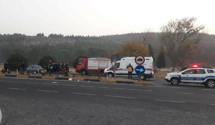 Manisa'da otomobiller çarpıştı: 2 ölü, 5 yaralı