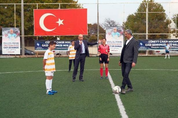 Hakem Cüneyt Çakır’a plaketli teşekkür