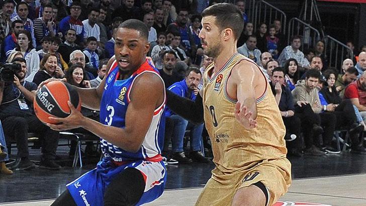 Anadolu Efes Barcelona'yı devirdi