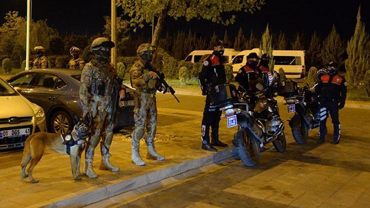 Uçak kalkmadan telefonda kullandığı 'bomba' kelimesi, polisi harekete geçirdi