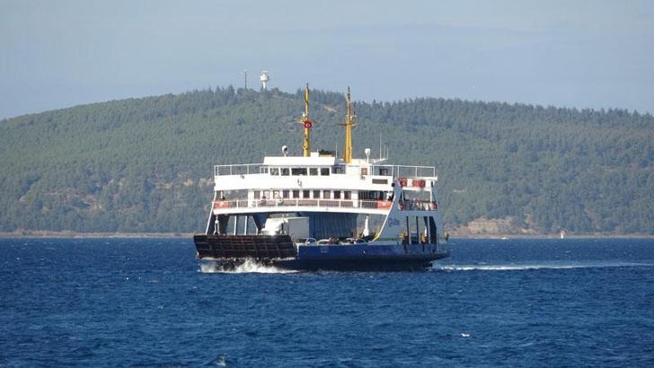 Gökçeada ve Bozcaada feribot seferlerine 'olumsuz hava' engeli
