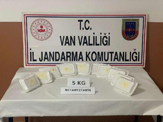 Van'da, arazide 5 kilo metamfetamin ele geçirildi