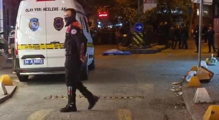 Beyoğlu'nda iki grup arasında silahlı kavga: 1 ölü 1 yaralı (1)