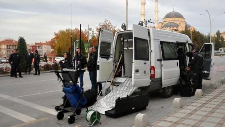 Otobüs durağında unutulan paket polisi alarma geçirdi