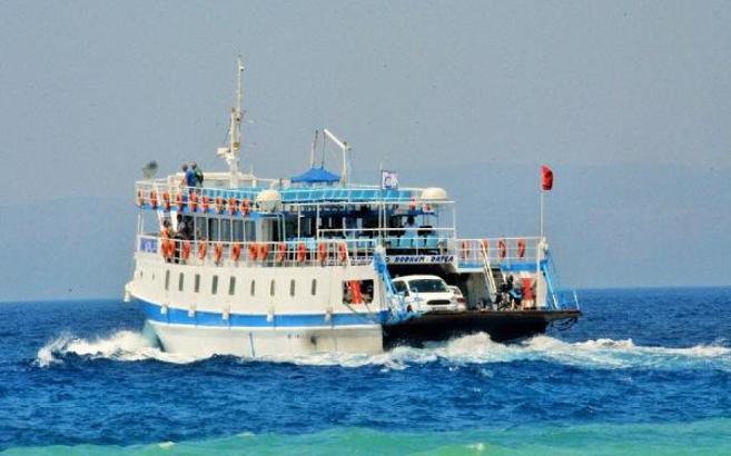Feribot seferlerine fırtına engeli