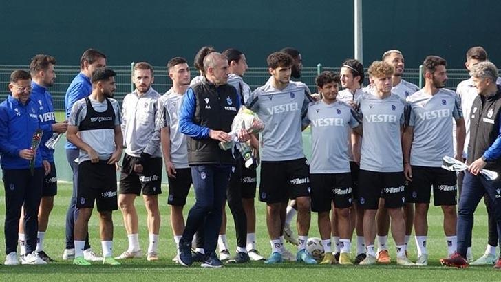 Trabzonspor'da futbolculardan Avcı’ya 'Öğretmenler Günü' tebriği
