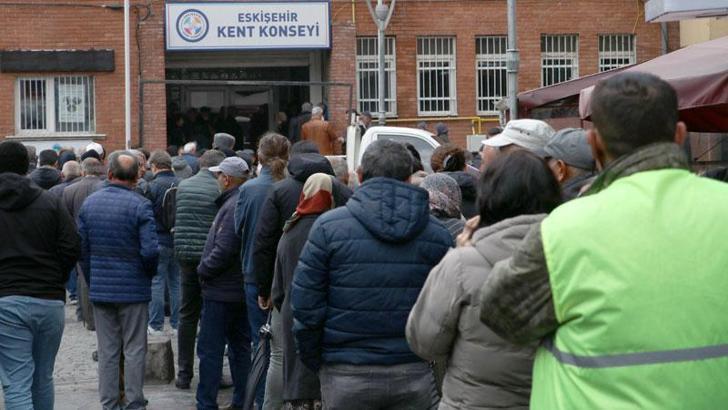 Eskişehir'de su zammı öncesi, yükleme noktalarında uzun kuyruk