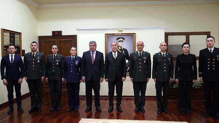 Bakan Akar, TSK'da görevli öğretmenlerle bir araya geldi