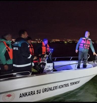 Yasa dışı avlanan balıklar, Mogan Gölü'ne geri bırakıldı