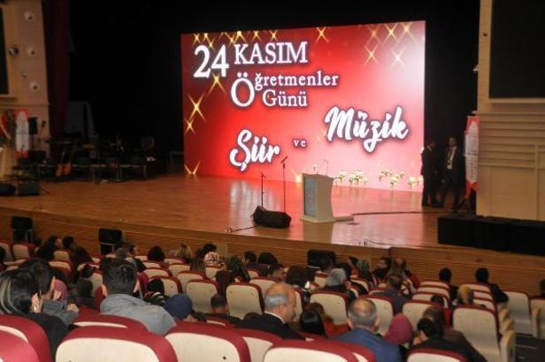 Kayseri’de 'Öğretmenler Günü Şiir ve Müzik' gecesi düzenlendi