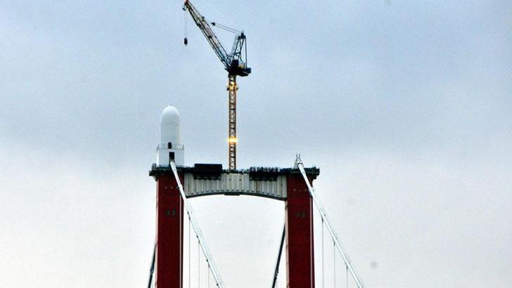 1915 Çanakkale Köprüsü'nün kulelerine Seyit Onbaşı'nın top mermisi figürleri yerleştirildi