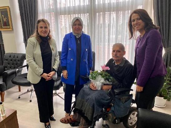 Huzurevindeki emekli öğretmenler, 24 Kasım’da unutulmadı