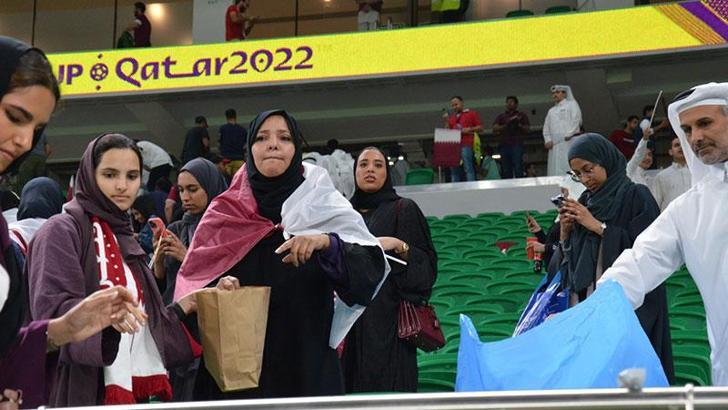 Japonya'nın ardından ev sahibi Katar da tribünleri temizledi