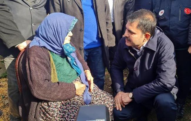 Düzce’de acil yıkım kararı verilen binaların yıkımına başlandı (2)