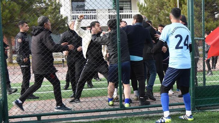 Amatör maçta faul sonrası kavga