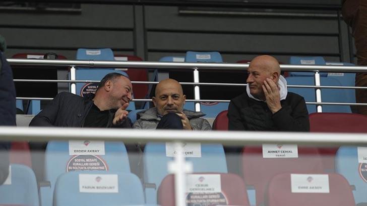 Jübile yapan Cüneyt Çakır, Trabzon’da hakem izledi