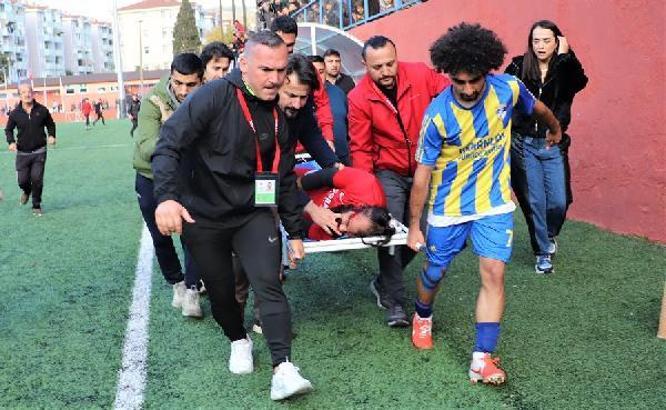 Kaleci futbolcuyla çarpıştı: Kafa kemiklerinde kırıklar var, yoğun bakıma alındı