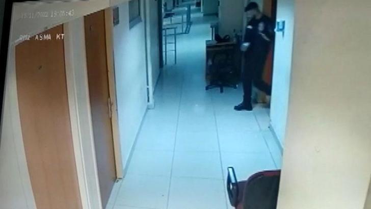 Hırsızlıktan serbest kaldıkları adliyede polisin çantasını çaldılar