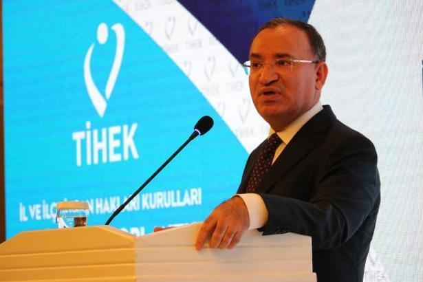 Bakan Bozdağ: 6'lı masa Türkiye'yi yönetecek cumhurbaşkanı değil, emir eri arıyor