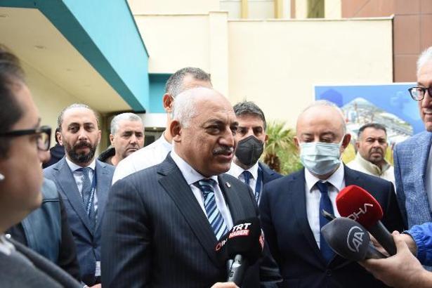 TFF Başkanı Büyükekşi, Mehmet Çakır'ı hastanede ziyaret etti