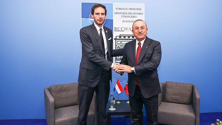 Bakan Çavuşoğlu, Hollandalı mevkidaşıyla görüştü