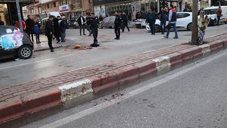 Caddede çıkan tartışmada boynundan bıçaklandı