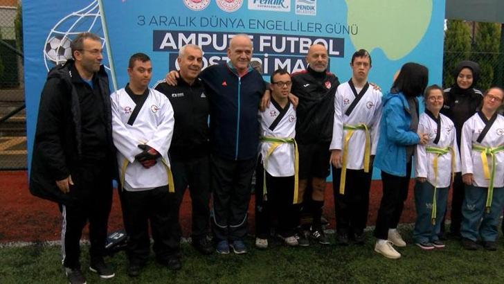 Ampute takımı ve savcıların maçını Cüneyt Çakır ve Ahmet Çakar yönetti