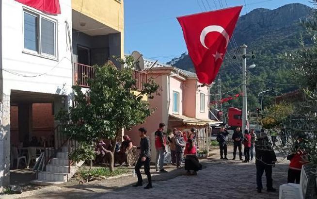 Trafik kazasında şehit olan komiser yardımcısı, memleketine uğurlandı (2)