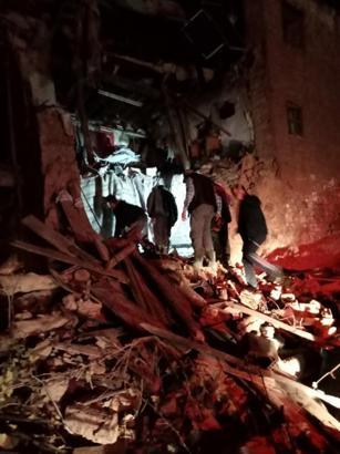 Manisa'da kerpiç evin çatısı çöktü: 1 yaralı