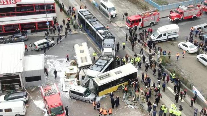 /havadan fotoğraflar// Alibeyköy'de İETT otobüsü ile tramvay çarpıştı: 4'ü ağır 19 yaralı
