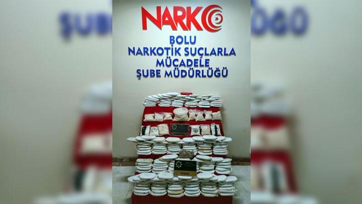 Kamyonetteki isot ve pul biber paketlerinden kilolarca uyuşturucu çıktı