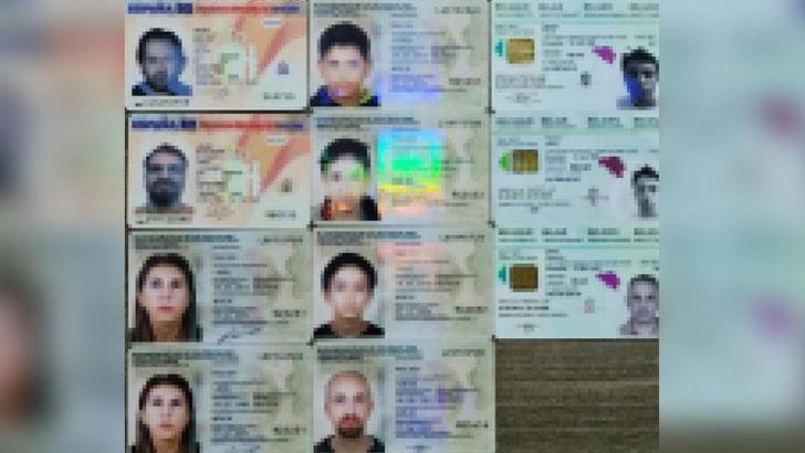 Tekneyle Yunanistan'a kaçarken yakalanan FETÖ üyelerinde sahte yurt dışı kimlikler ele geçirildi