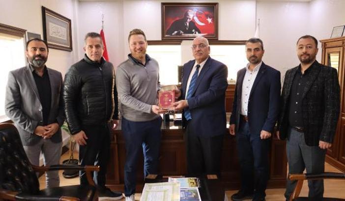 Atatürk hayranı Robert, Müslüman olup 'Kemal' adını aldı