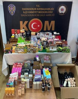 Hatay’da gümrük kaçağı kozmetik ürünü ve kol saati ele geçirildi