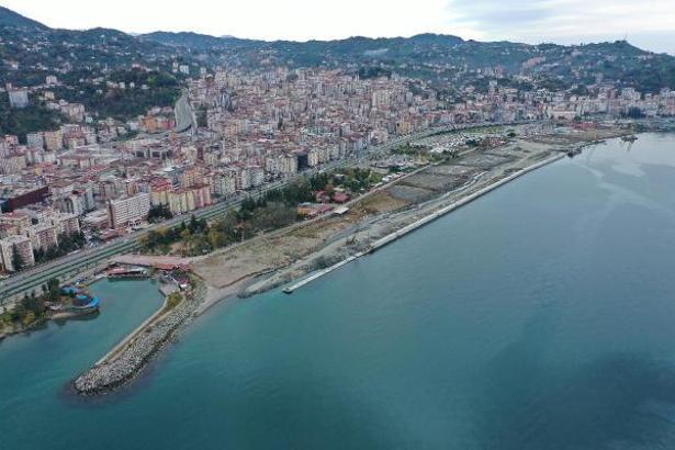 Rize’de bu kez de millet bahçesi için deniz dolduruluyor