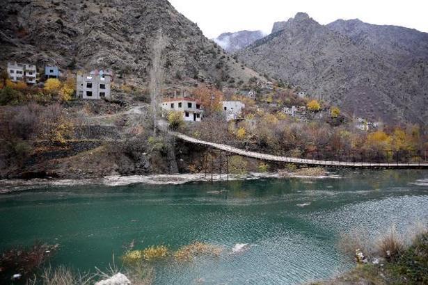 Baraj sularının yaklaştığı Yusufeli'de 'göç' hızlandı