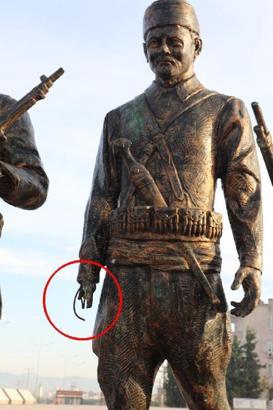 Burhaniye Kuvayımilliye Anıtı'na saldırı