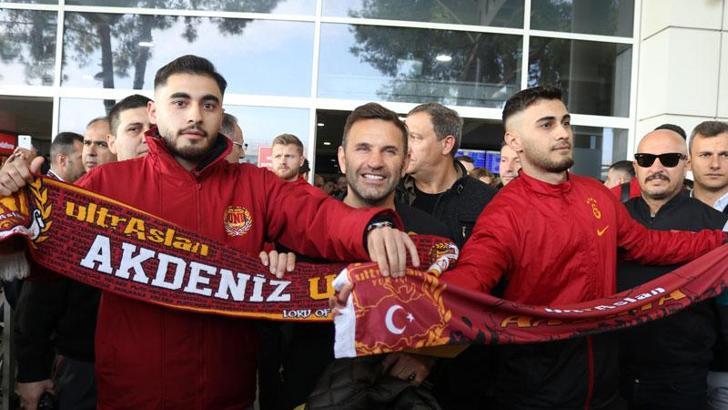 Galatasaray, Antalya'da coşkuyla karşılandı