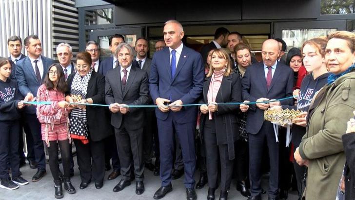 Bakan Ersoy Bakırköy İlçe Halk Kütüphanesi'nin açılış töreninde konuştu